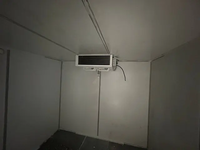 Воздухоохладитель в холодильной камере