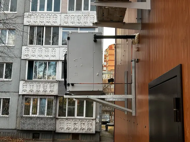 Моноблок на кронштейне со стороны двора